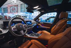 بی ئێم دەبڵیو X7